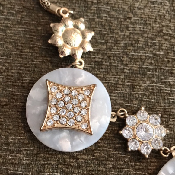 Time & Tru Gold-Tone and White Statement Necklace - Picture 5 of 6